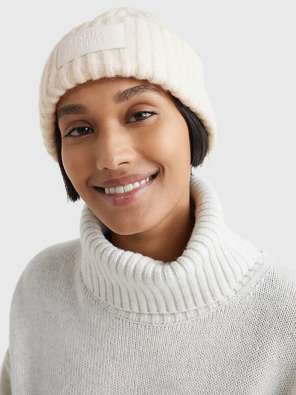 TOMMY WOMENSWEAR - TOMMY Modern Rib-Knit Beanie