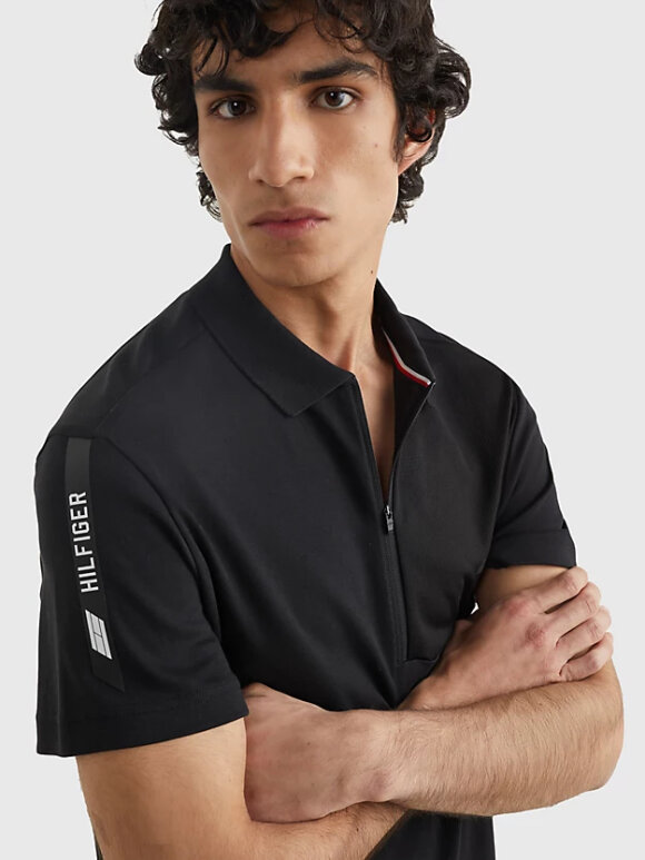 Tommy Hilfiger MENSWEAR - TOMMY SPORT TONAL LOGO QUARTER-ZIP POLO