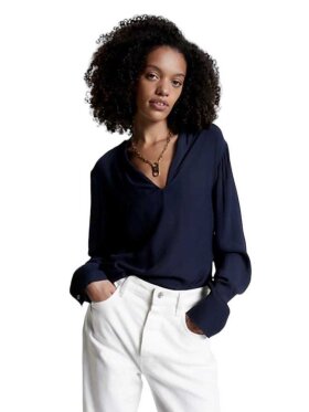 TOMMY CREPE V-NECK RELAXED BLOUSE