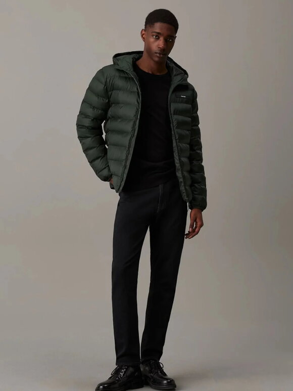 Calvin Klein - CALVIN KLEIN RECYCLED HOODED PUFFER JACKET