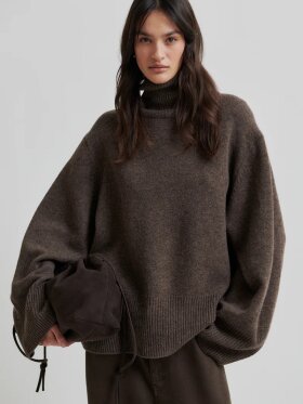 SECOND FEMALE ALPHA KNIT T NECK