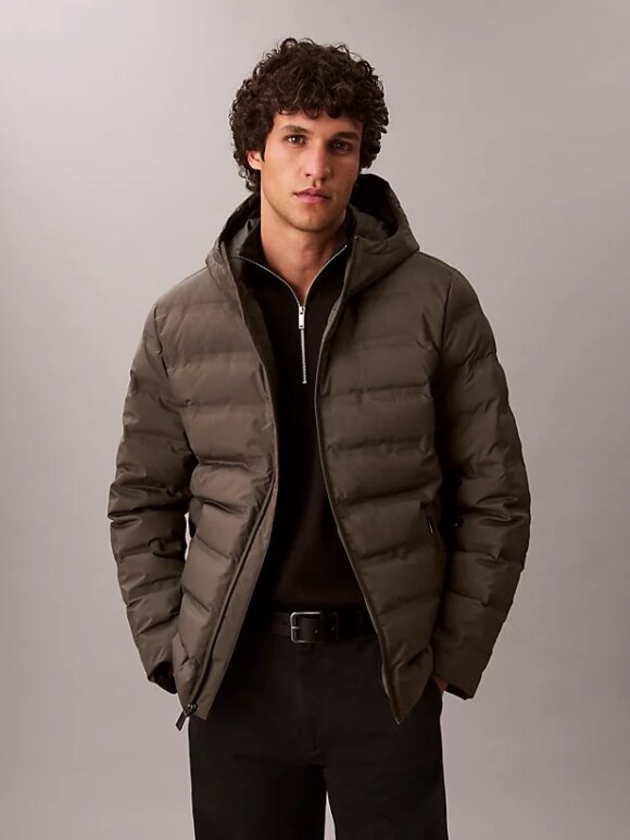 Calvin Klein - CALVIN KLEIN LS PACKABLE EMBOSSED LOGO QUILTE