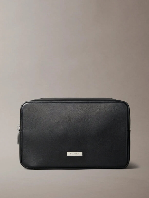 Calvin Klein - CALVIN KLEIN PLAQUE DOPP KIT