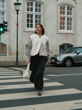 NEO NOIR ANJANNA TEDDY VEST