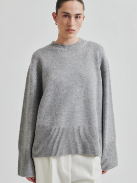 Second Female ALPHA KNIT O-NECK