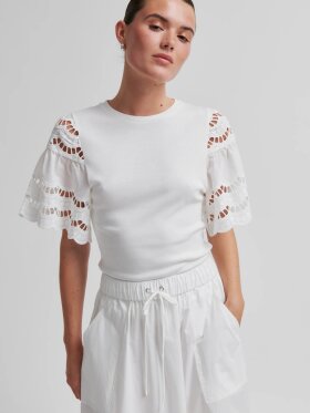 Second Female LAWRA TEE