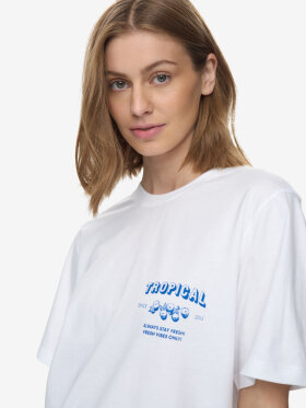 MOVES KIANA TEE