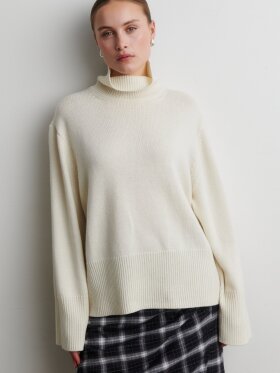 SECOND FEMALE ALPHA KNIT T NECK