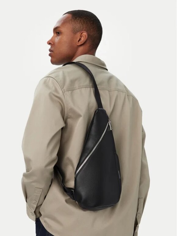 Calvin Klein - CALVIN KLEIN NS SLING BAG