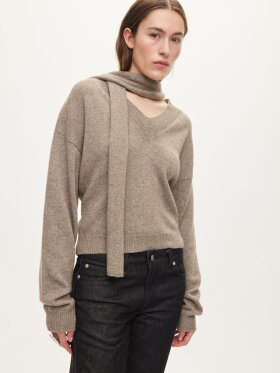 Oval Square Alvin V-neck Jumper